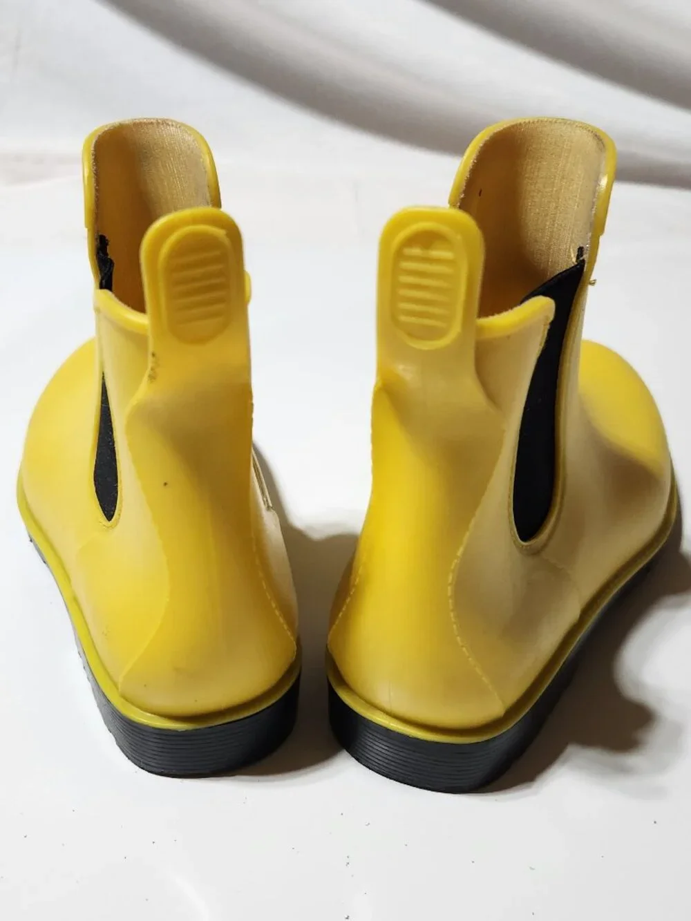 Girl's Yello Rubber Rain Boots - Size 2